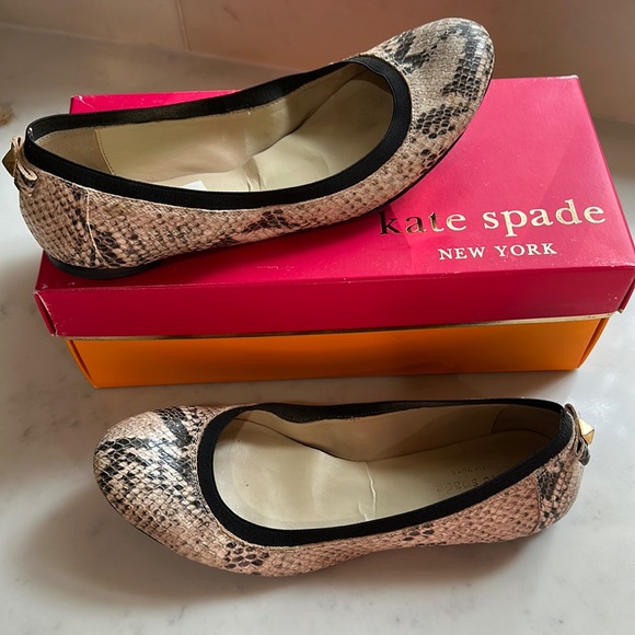 kate spade Shoes - Kate Spade Snakeskin Print Flats Taffy Python Size 8.5